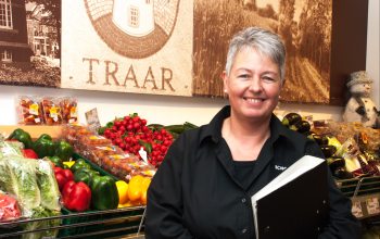 Frau Schneider - Marktleiterin Edeka Kempken Traar. (Foto: © EDEKA Kempken)