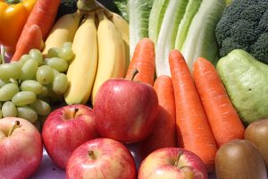 Obst und Gemüse sind insbesondere im Frühlung und Sommer beliebte Erfrischungen (Foto: © pixabay.de)