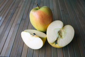 Äpfel schneiden (Foto: © pixabay.de)